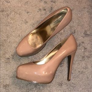 Simply Vera- Vera Wang nude pumps